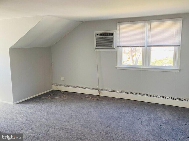 Photo - 240 W 7th Ave