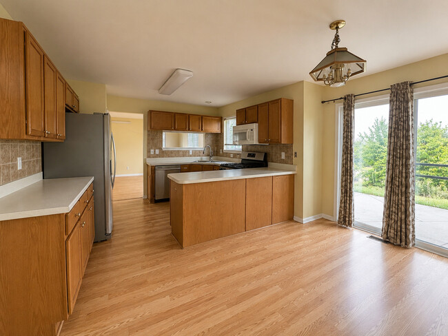 Photo - 557 Kathleen Dr