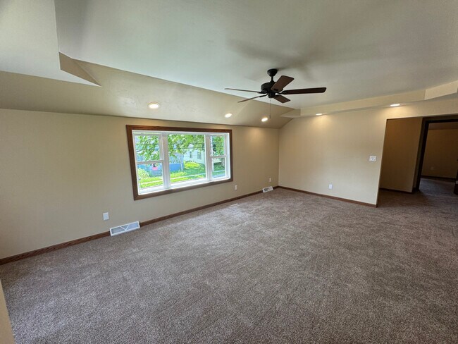 Photo - 221 E 1st St Unit Upper