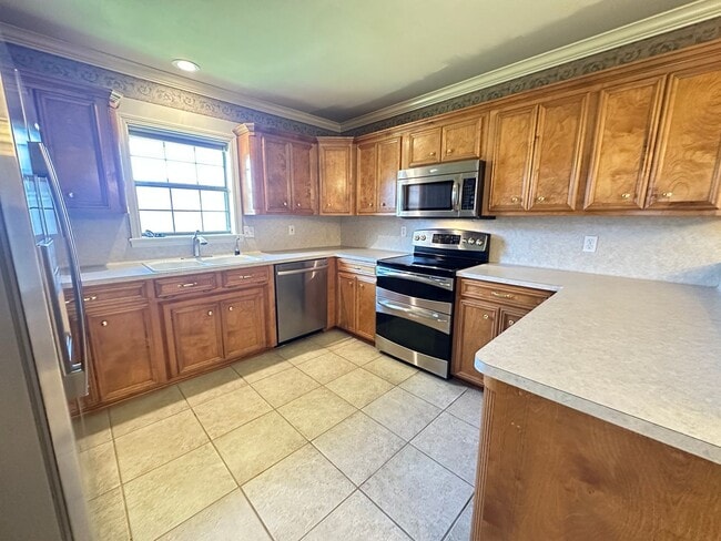 Photo - BEAUTIFUL HOME IN AZALEA GARDENS