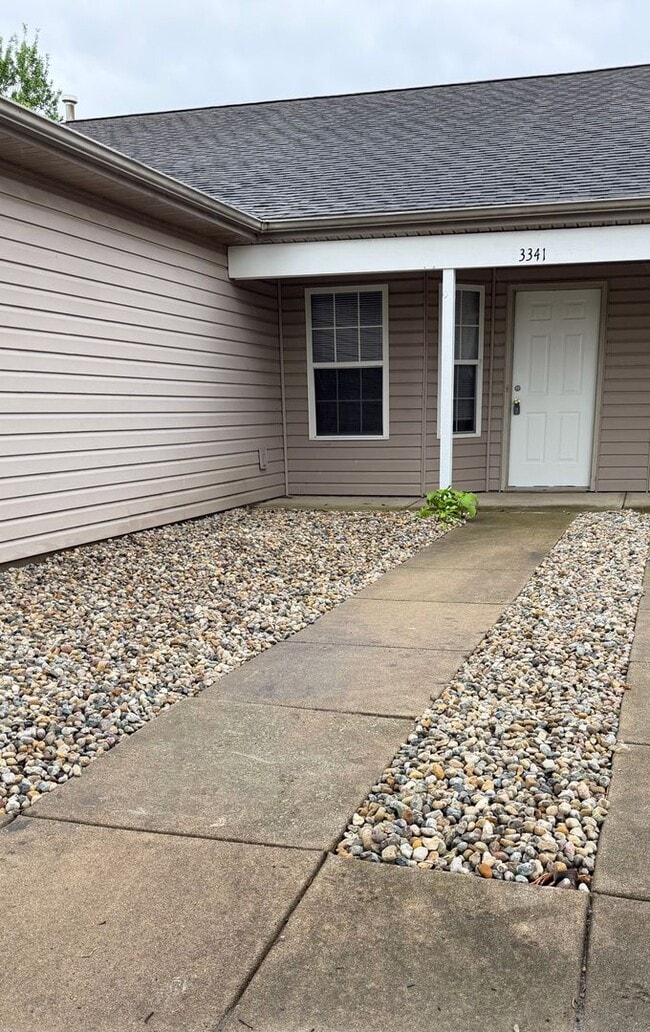 Photo - 2 bedroom, 2 full Bath, 2 car attached garage, West Lafayette duplex.