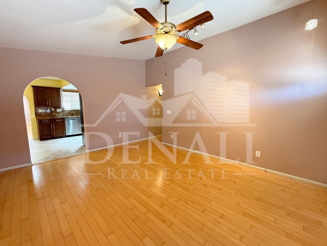 Photo - 2102 W Knox Rd