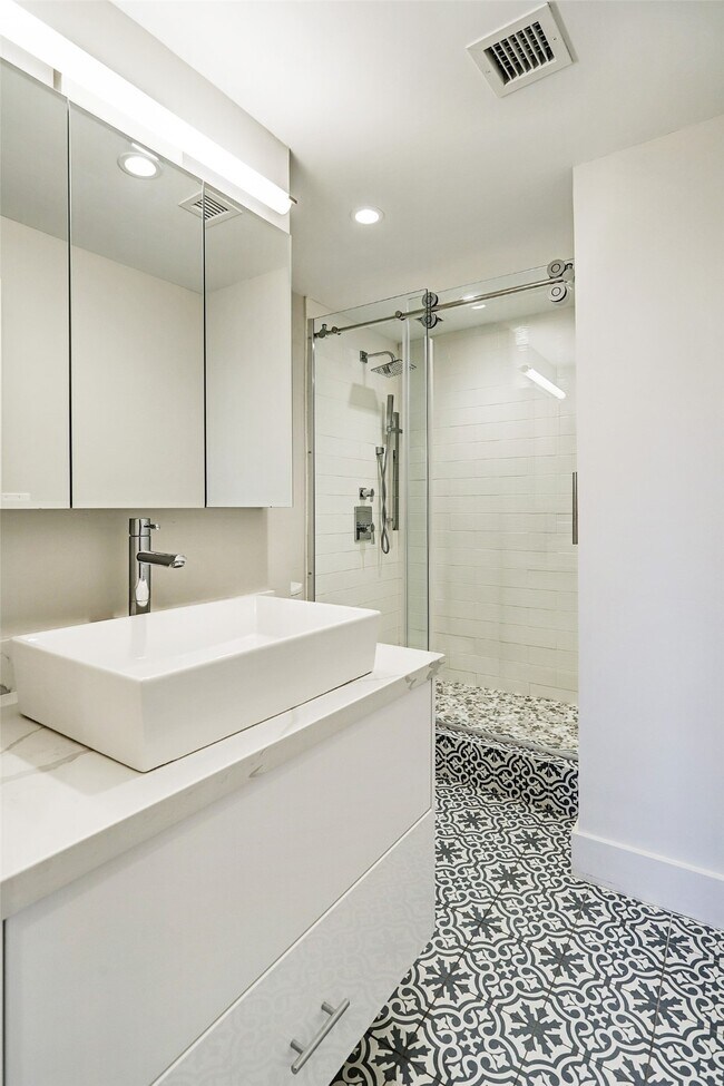 Photo - 2701 Westheimer Rd