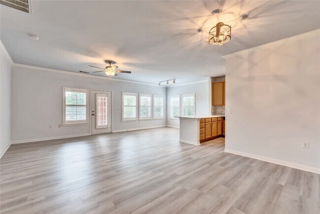 Photo - 2900 S Lakeline Blvd