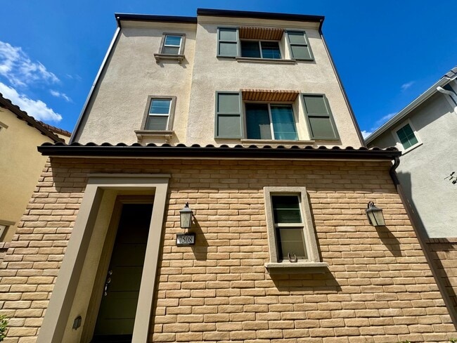 Building Photo - Spacious 3 Bed / 3.5 Bath Condo in The Preserve Community