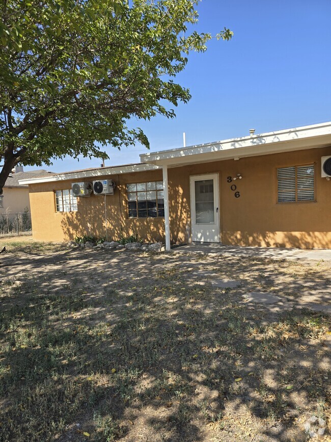 Building Photo - 306 S Sycamore Ave Rental