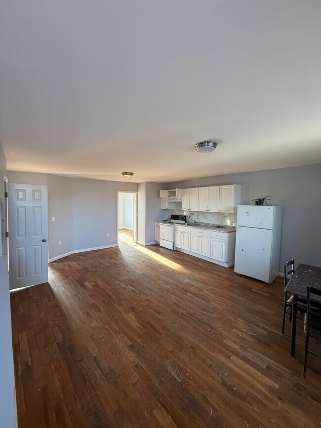 Photo - 666-672 S Broad Street Unit Apt 2