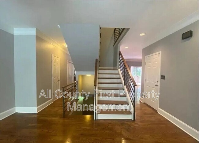 Photo - 1242 Wildcliff Pkwy NE