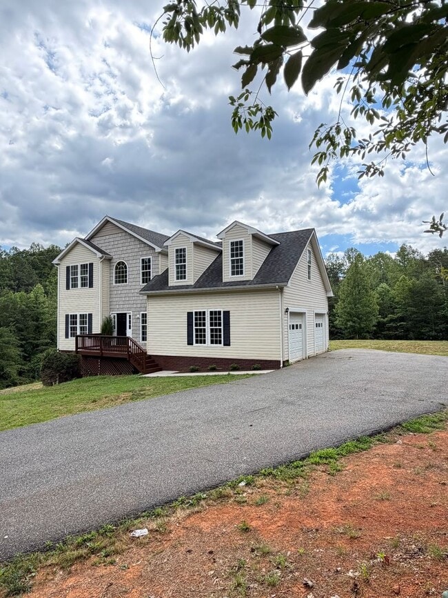 Building Photo - 106 Mountainside Drive