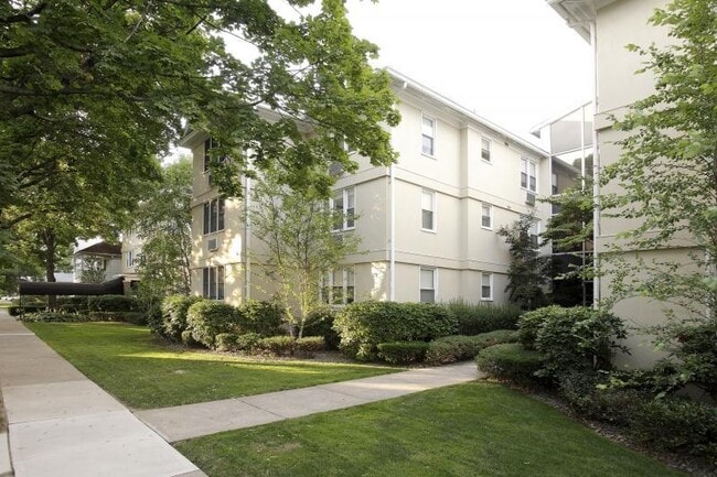 Building Photo - 158 E Walnut St