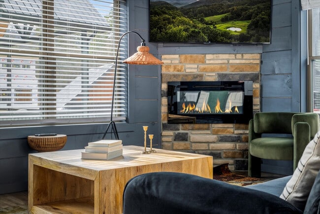 Photo - 528 Warbonnet Wy Unit ID1022144P