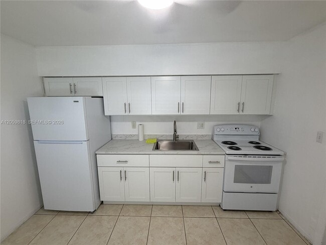 Photo - 613 NW 5th Ct