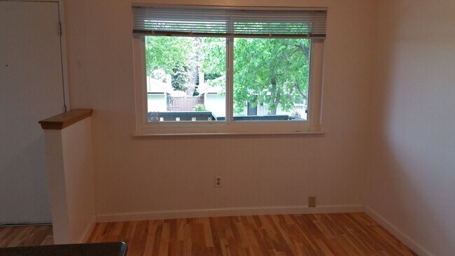 Photo - CAMBRIAN - Remodeled upstairs unit - great... Unit 3