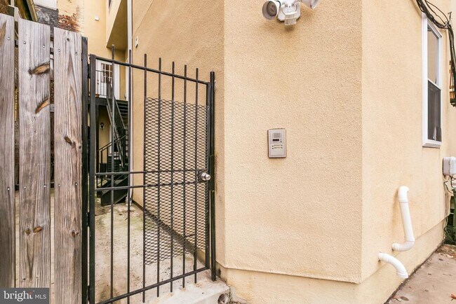 Photo - 910 S Charles St