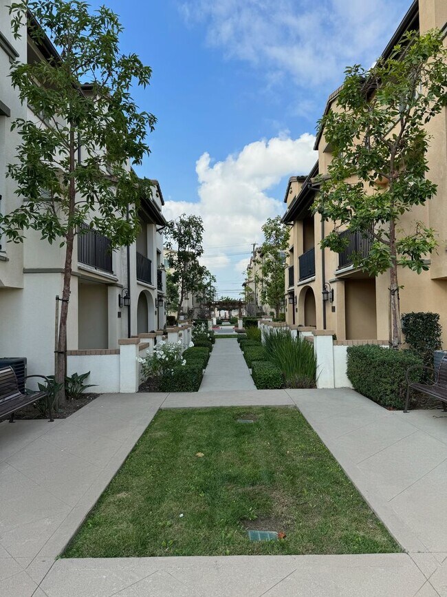15330 Jasmine Ln