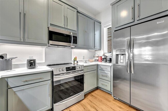 Photo - 394 S Hill Ave