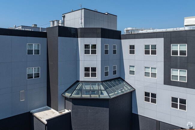 Alternar - Titan Union Luxury Apartments