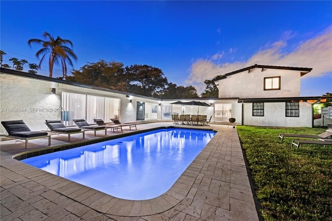 Photo - 4322 Polk St