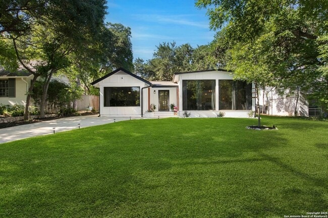 Photo - 423 College Blvd