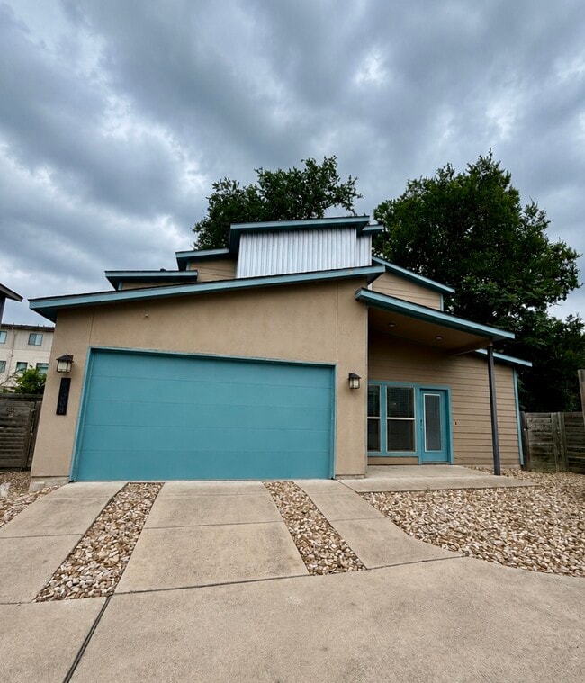 Building Photo - 5300 Samuel Huston Ave Unit #B