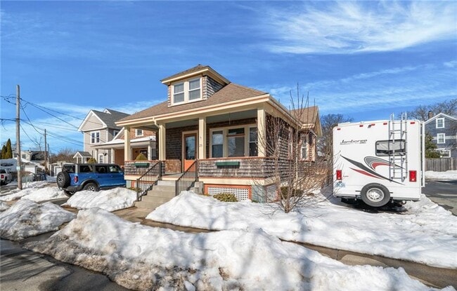 Photo - 25 Peckham Ave