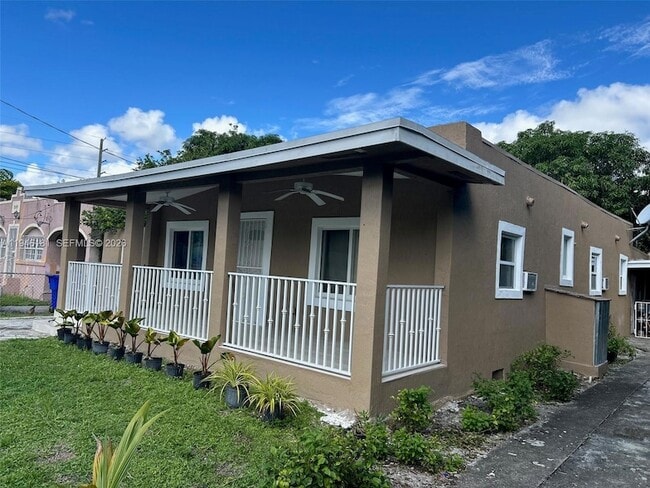 Photo - 261 NW 49th St