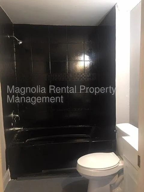 Photo - "Charming 2-Bedroom Gem in Greenville – Your Perfect Cozy Retreat!"