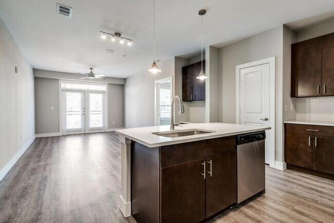 Photo - 6021 Parker Blvd Unidad c4