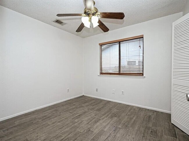 Photo - 10406 Macmora Rd