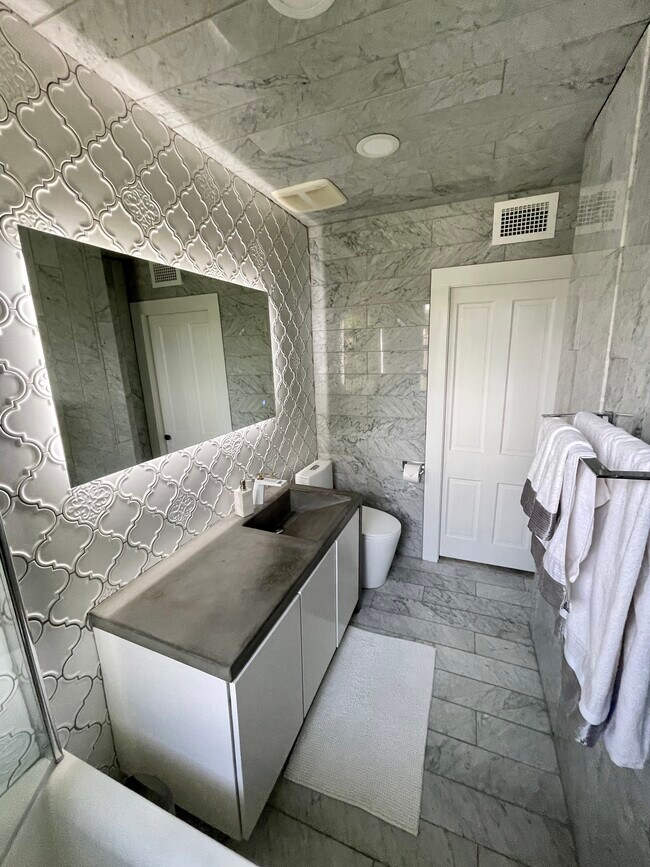 Photo - 196 E Columbus St