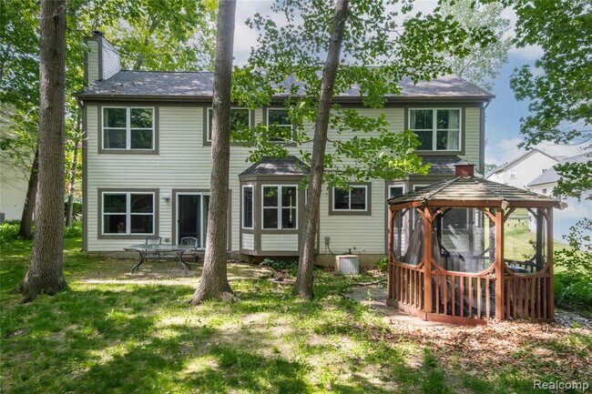 Photo - 1250 Walloon Way