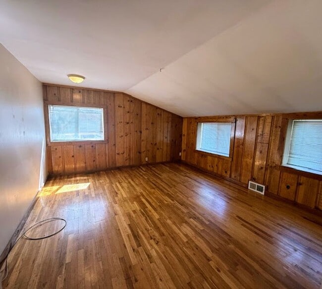 Building Photo - 1610 N Stewart St Unit B