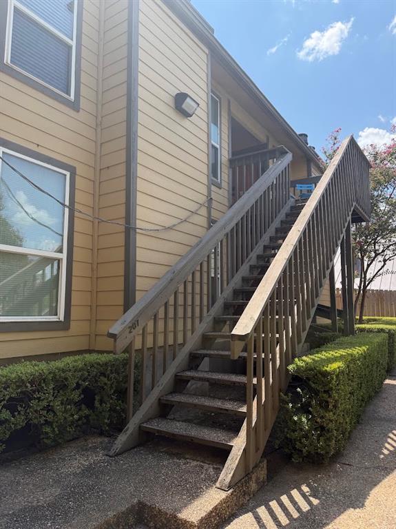 Building Photo - 1000 W 26th St Unit 207