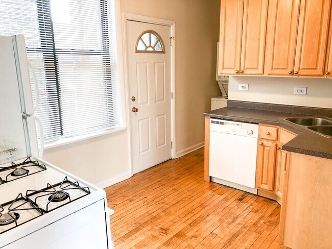 Photo - 3056 N Greenview Ave Unit 3