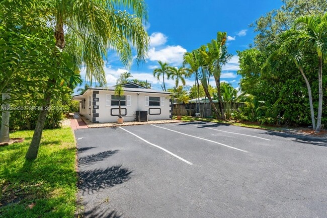 Building Photo - 850 SW 12th Ct