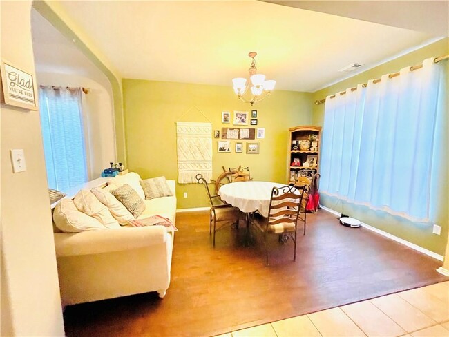 Photo - 2200 Lou John St