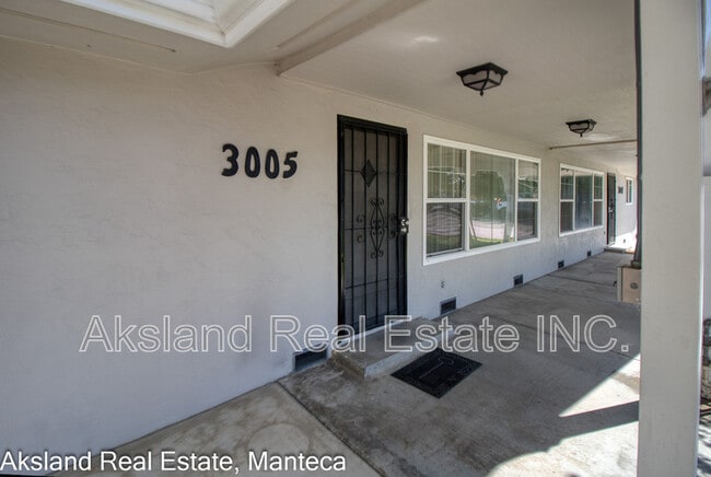 Photo - 3005 W Lathrop Rd