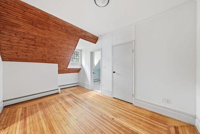 Photo - 245 Clinton St