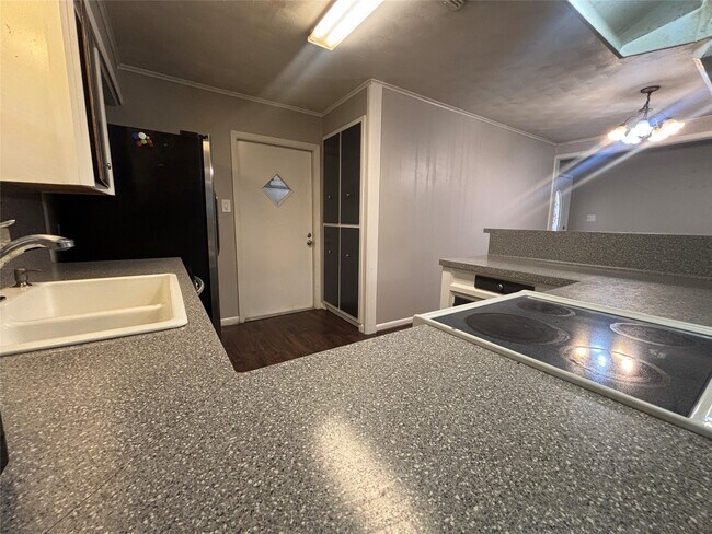 Photo - 2013 Oaklawn Dr