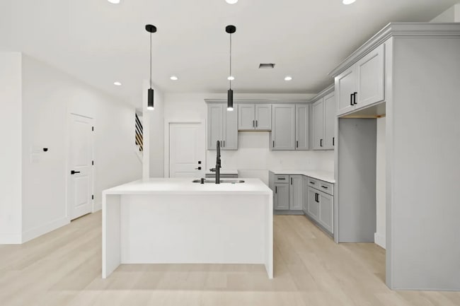 Photo - 8131 Woodward St Unidad B