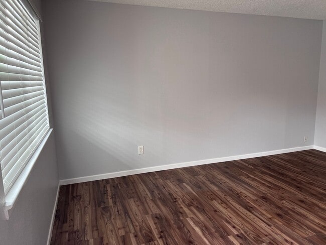 Photo - 401 Root Ave