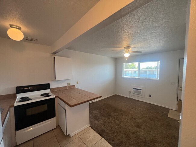 Photo - 2003 N Walnut St