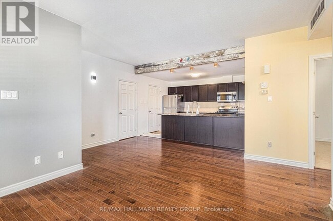 Photo - 920 White Alder Ave Unité F