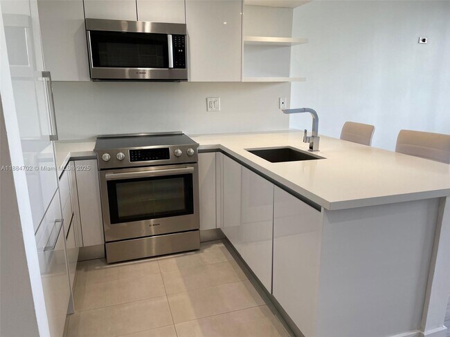 Photo - 540 Brickell Key Dr Unit 507