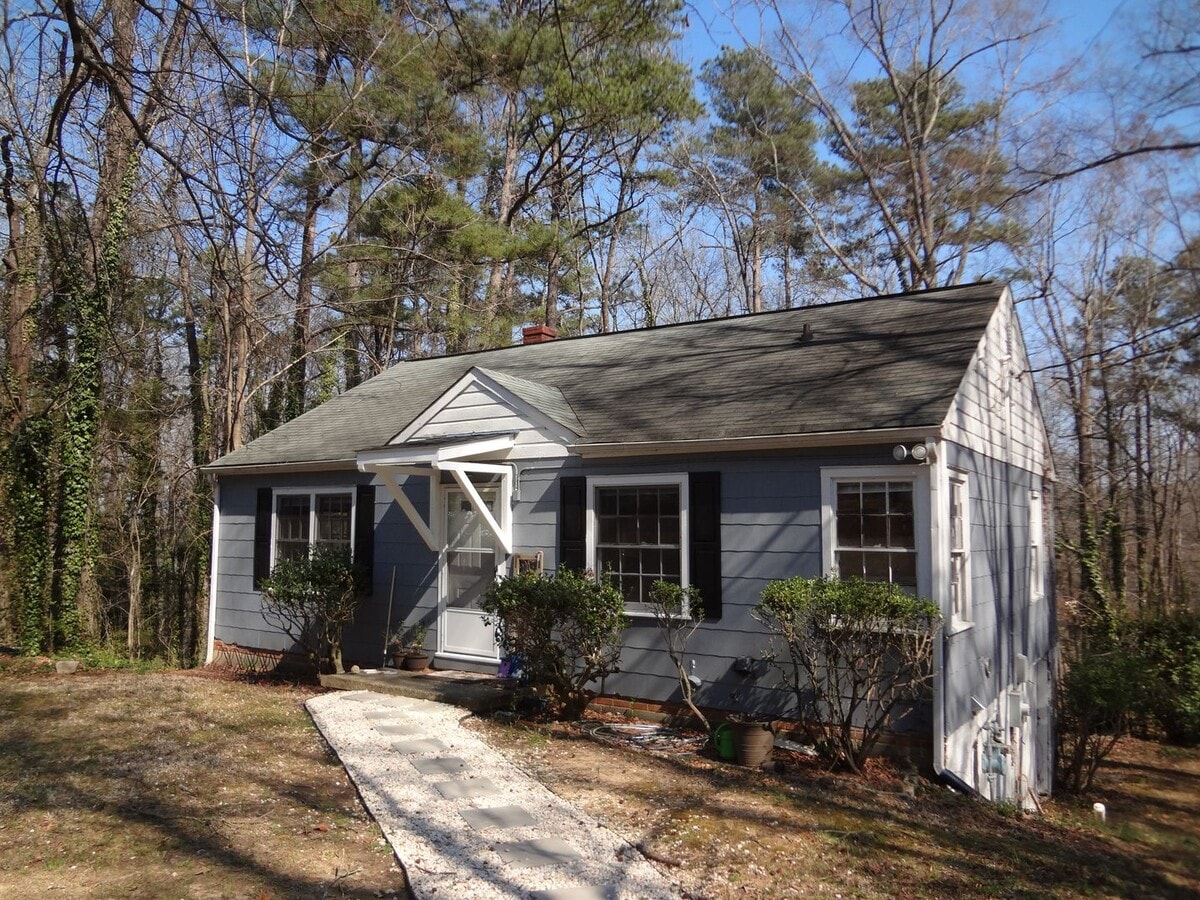 Charming Pet-Friendly Chapel Hill Cottage Minutes from UNC - Charming Pet-Friendly Chapel Hill Cottage Minutes from UNC