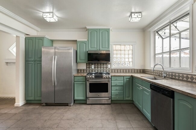 Photo - 339 Ave F