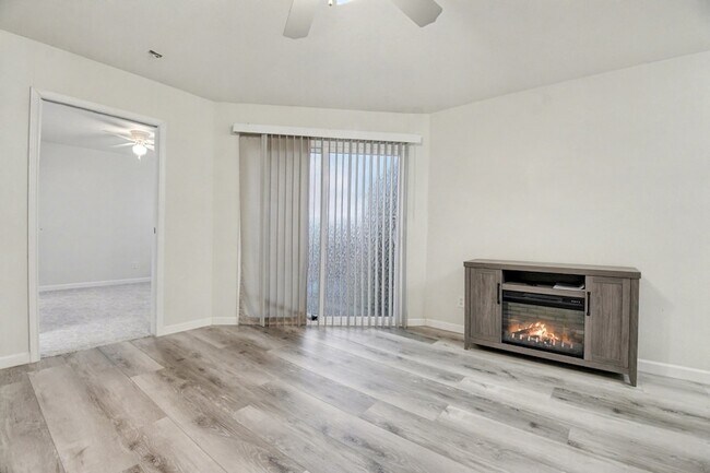 Photo - 9815 Walnut St Unit H306