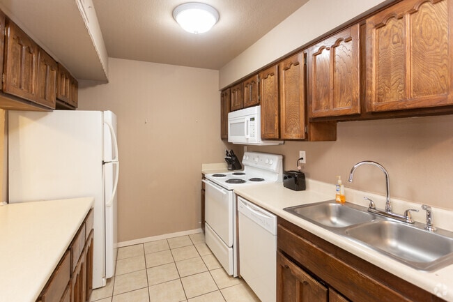 2BR, 1.5BA - 1,100 SF