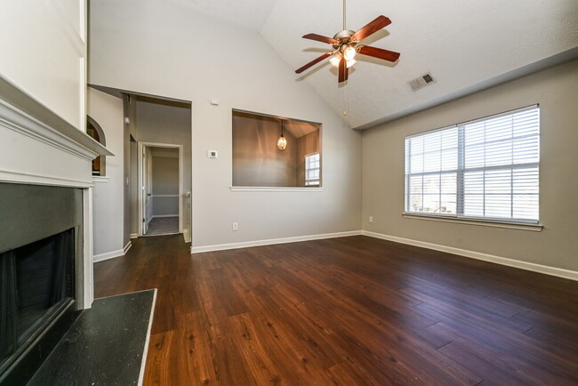 Photo - 609 Mohawk Cir