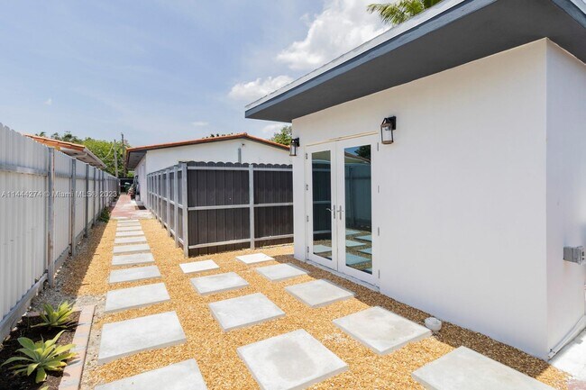 Photo - 2039 SW 60th Ct Unidad B